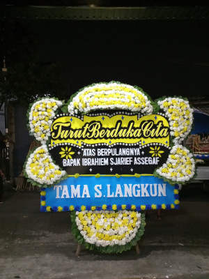 Papan Bunga Duka di Idi Tunong